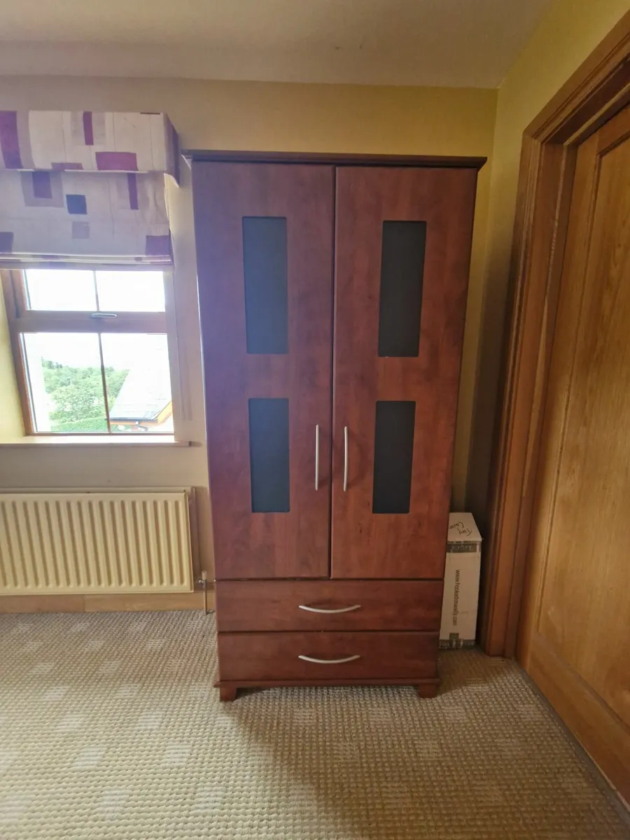 Walnut bedroom furniture set - Image 4