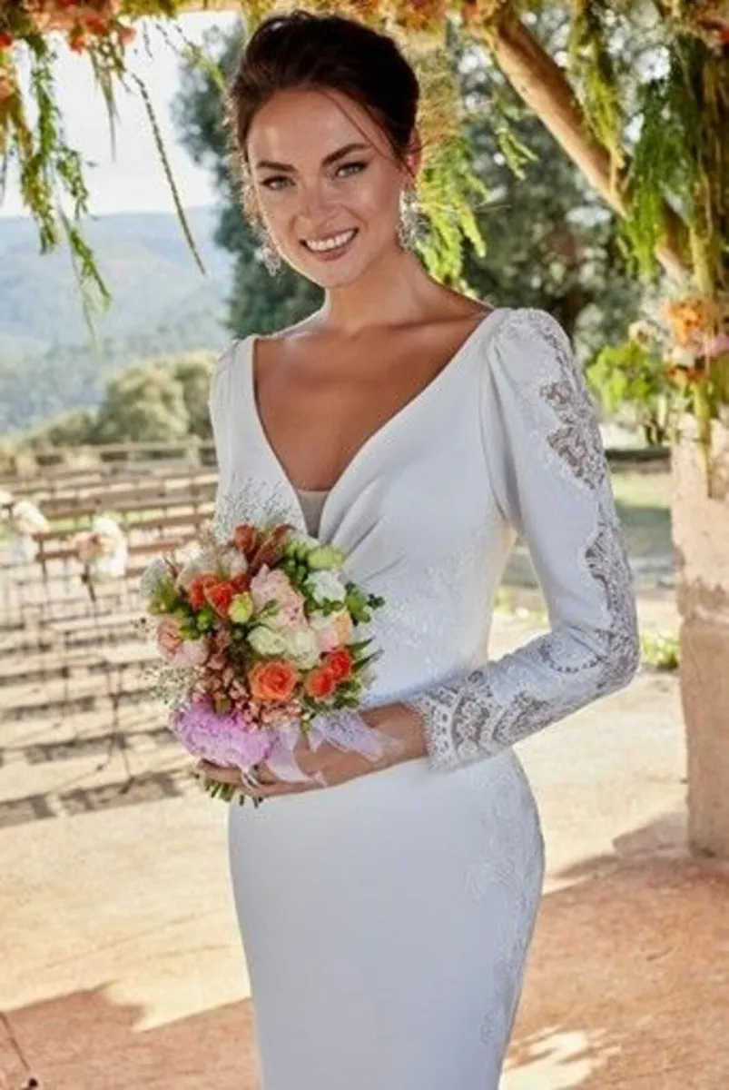 Gorgeous Victoria Jane  wedding dress for sale - Image 2