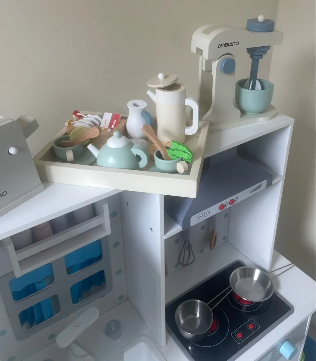 Toy kitchen - Image 2