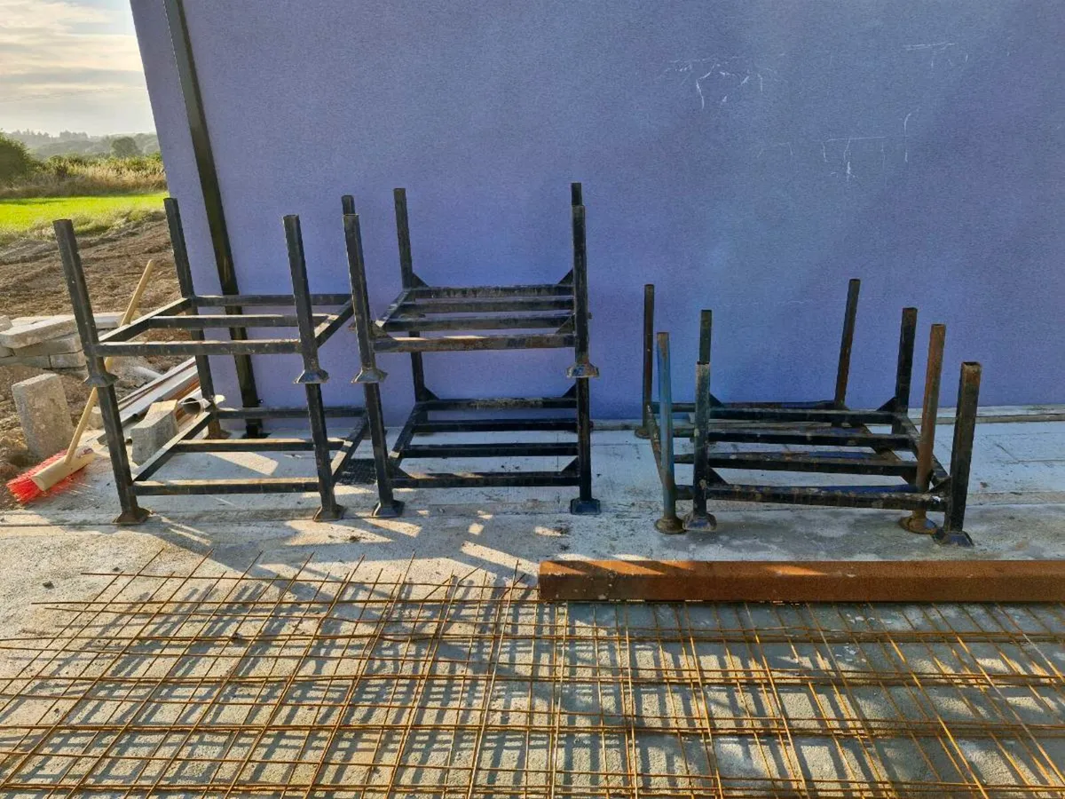 Stillages