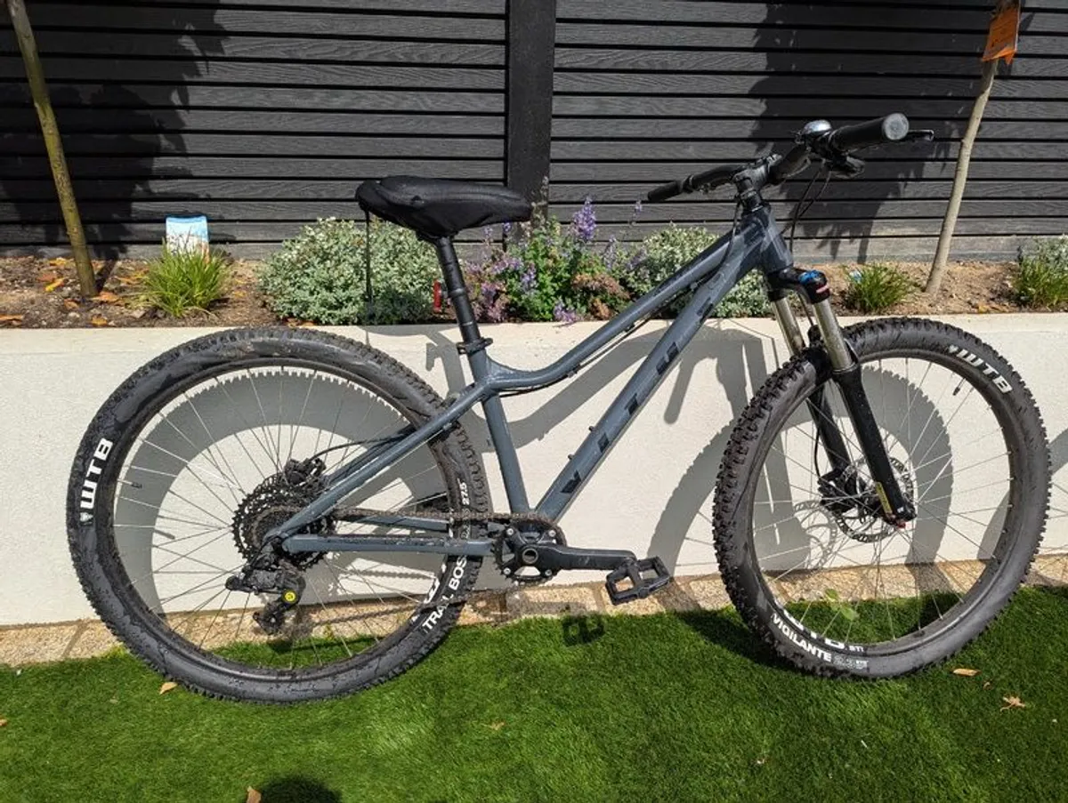 Practically new VITUS NUCLEUS Mens & Ladies Mountain Bikes - Image 2