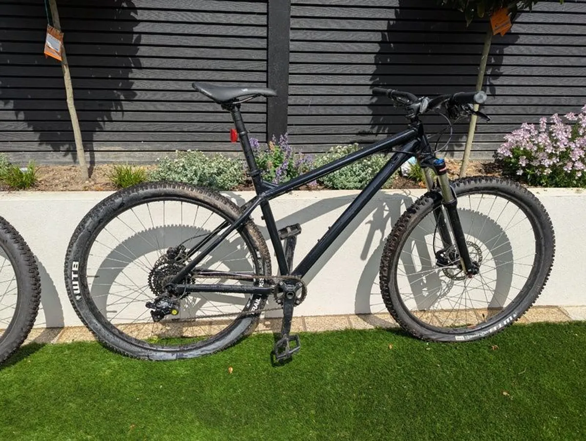 Practically new VITUS NUCLEUS Mens & Ladies Mountain Bikes - Image 3