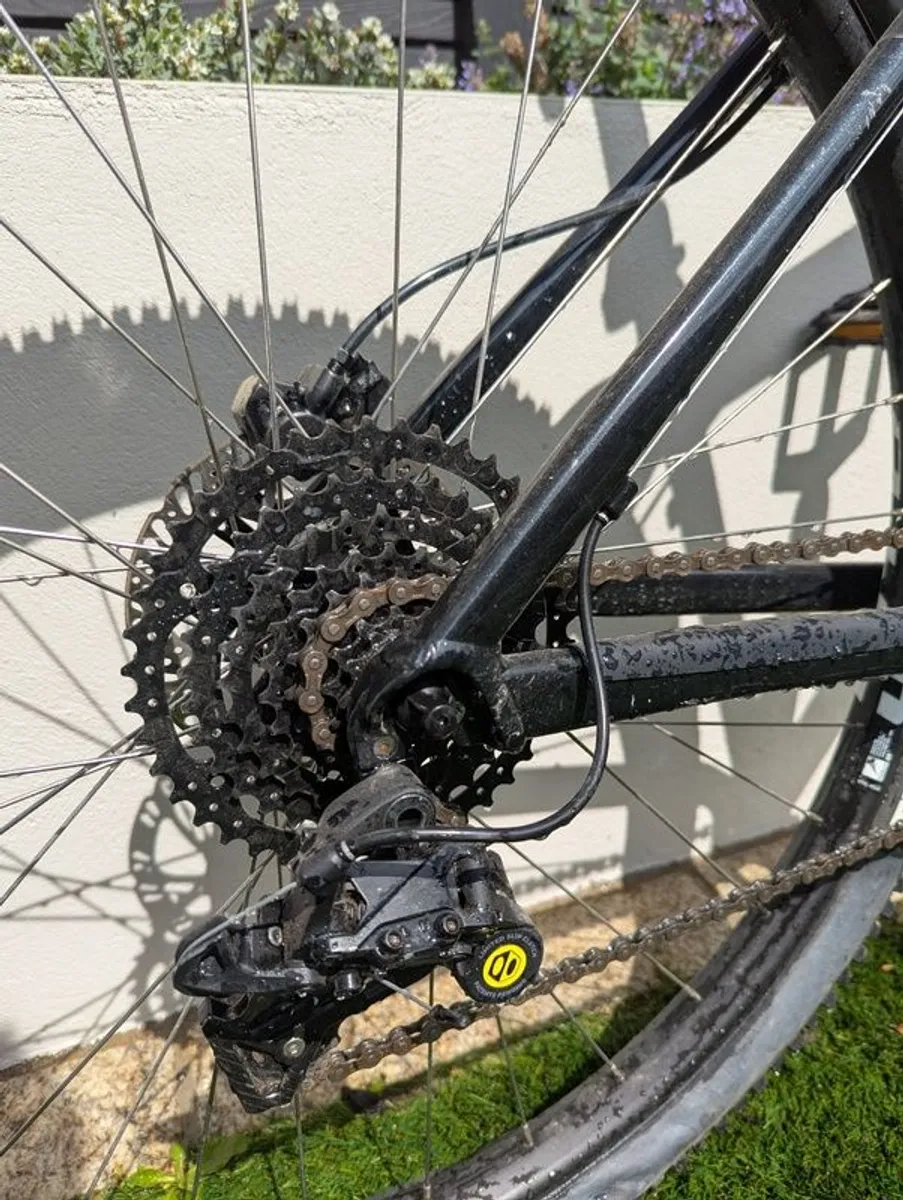 Practically new VITUS NUCLEUS Mens & Ladies Mountain Bikes - Image 4