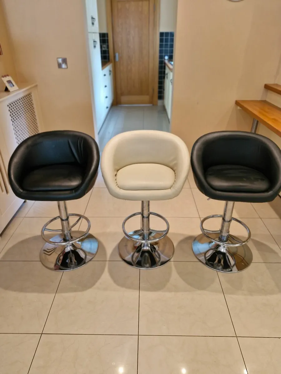 Bar stools - leather, like new! - Image 1