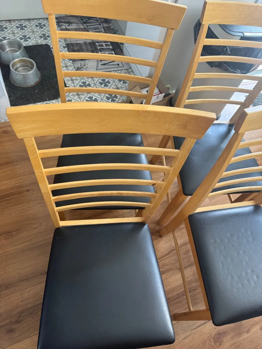 4 chairs - Image 1