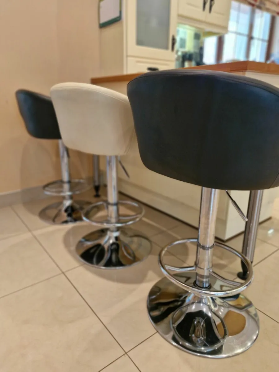 Bar stools - leather, like new! - Image 4