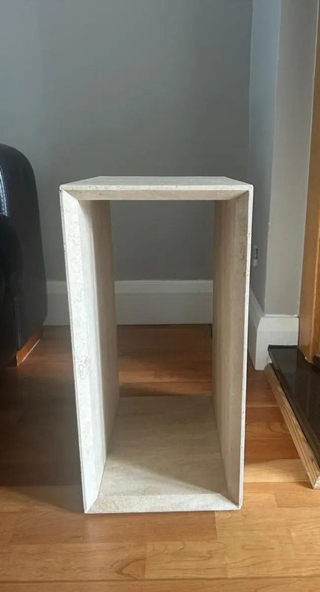 Marble Dining room Table, chairs & matching side cubes - Image 4