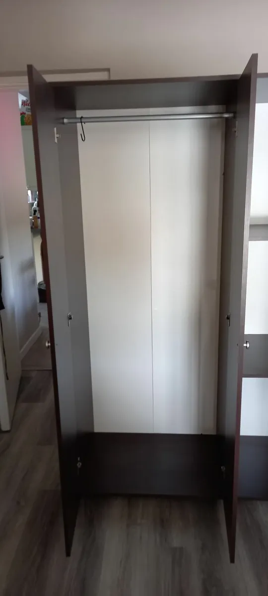 Wardrobe - Image 4