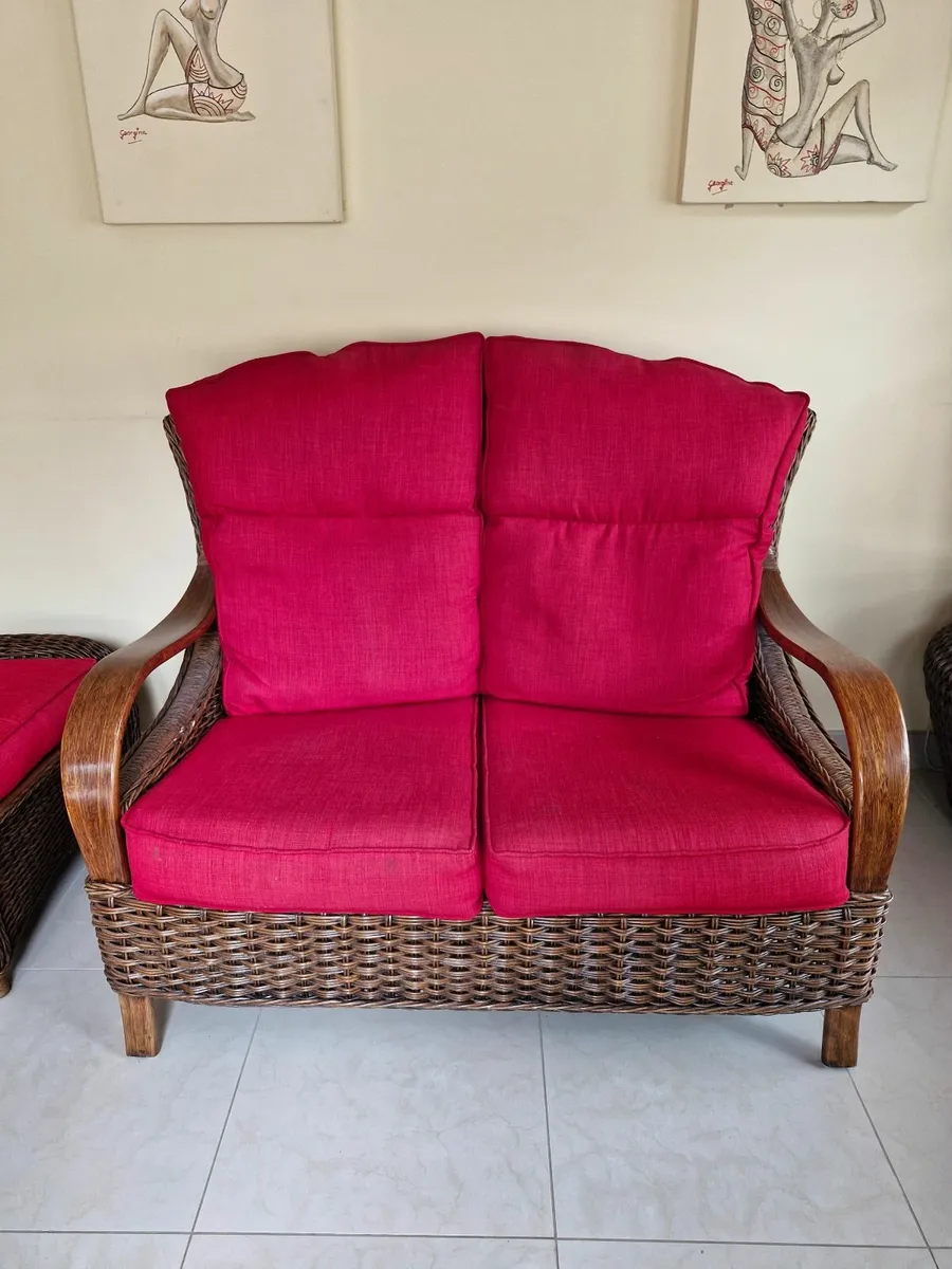 Beautiful Rattan Furniture Set - Image 2