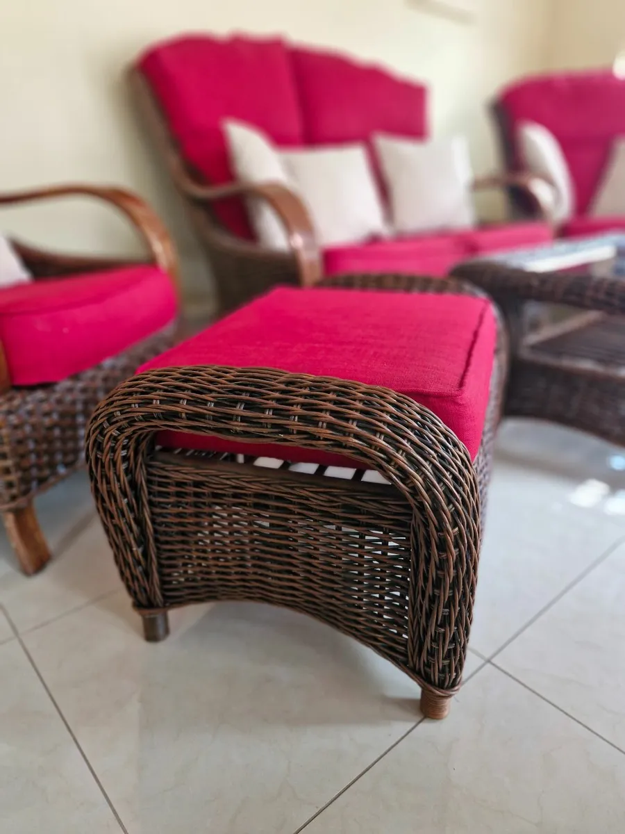 Beautiful Rattan Furniture Set - Image 4
