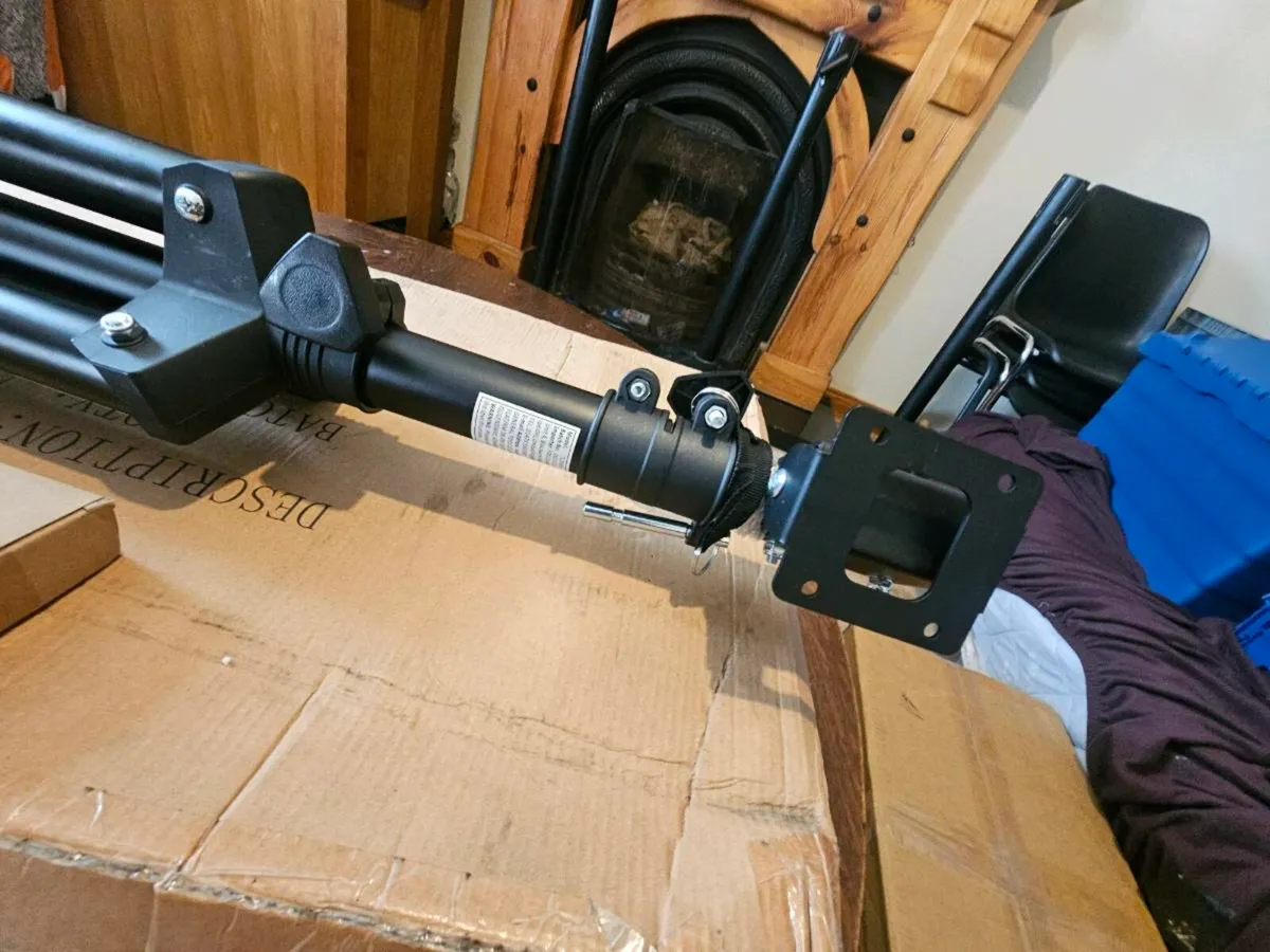 Adjustable monitor tripod stand brand new - Image 4