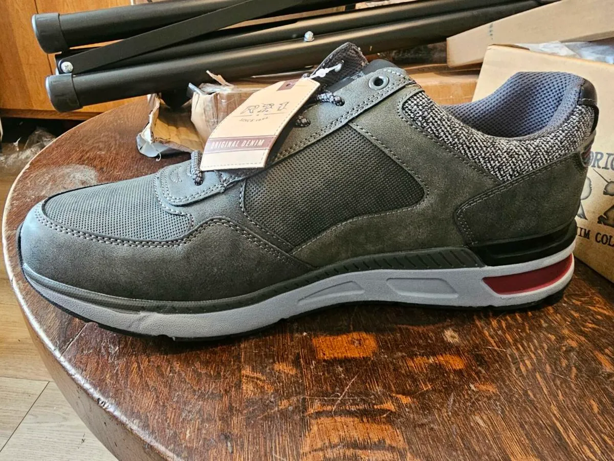 Pair of R21 grey casual trainers brand new - Image 2