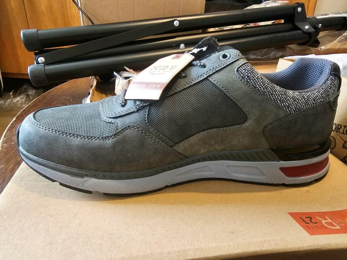 Pair of R21 grey casual trainers brand new - Image 3