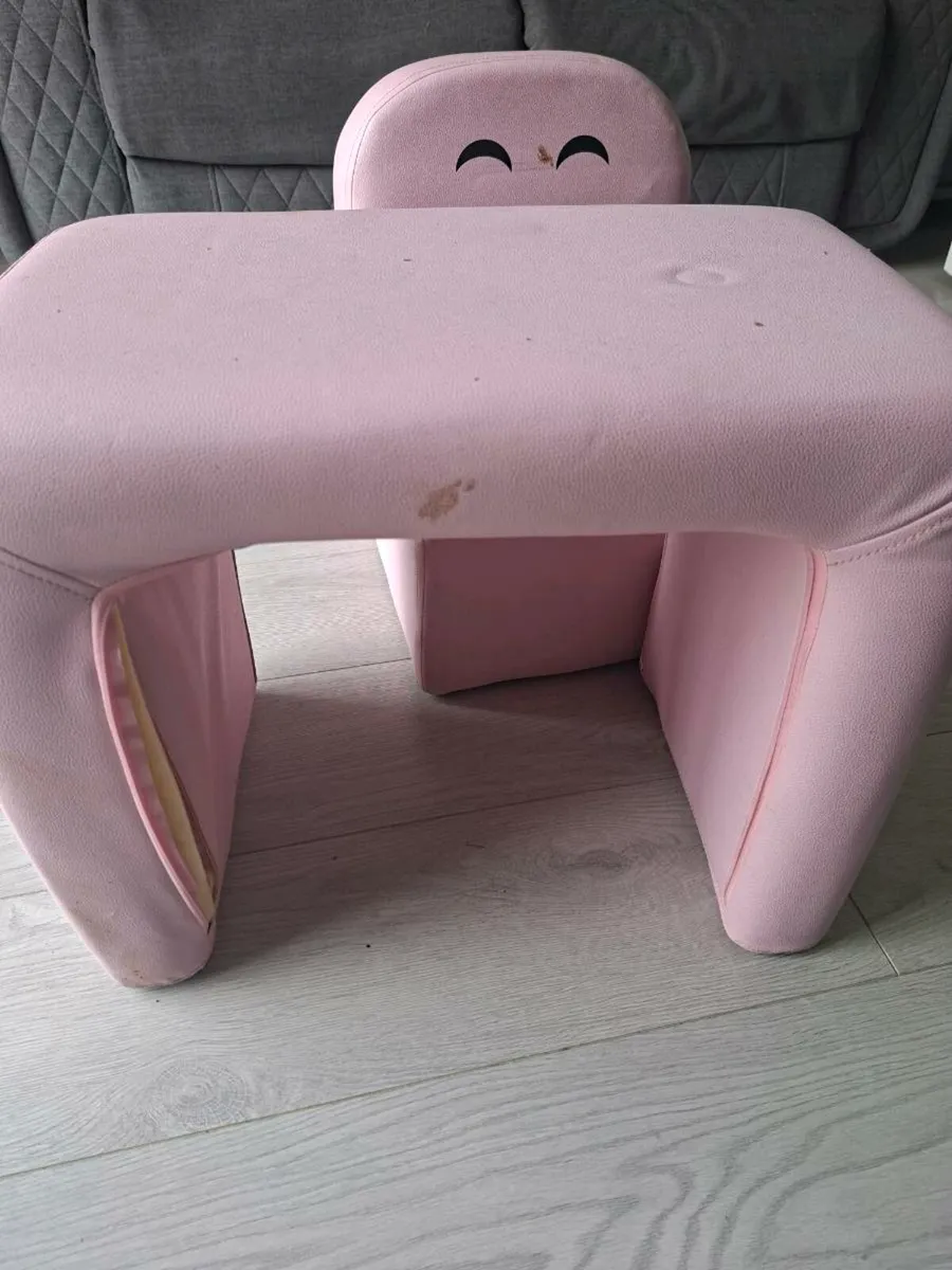 Toddlers table and chair - Image 2