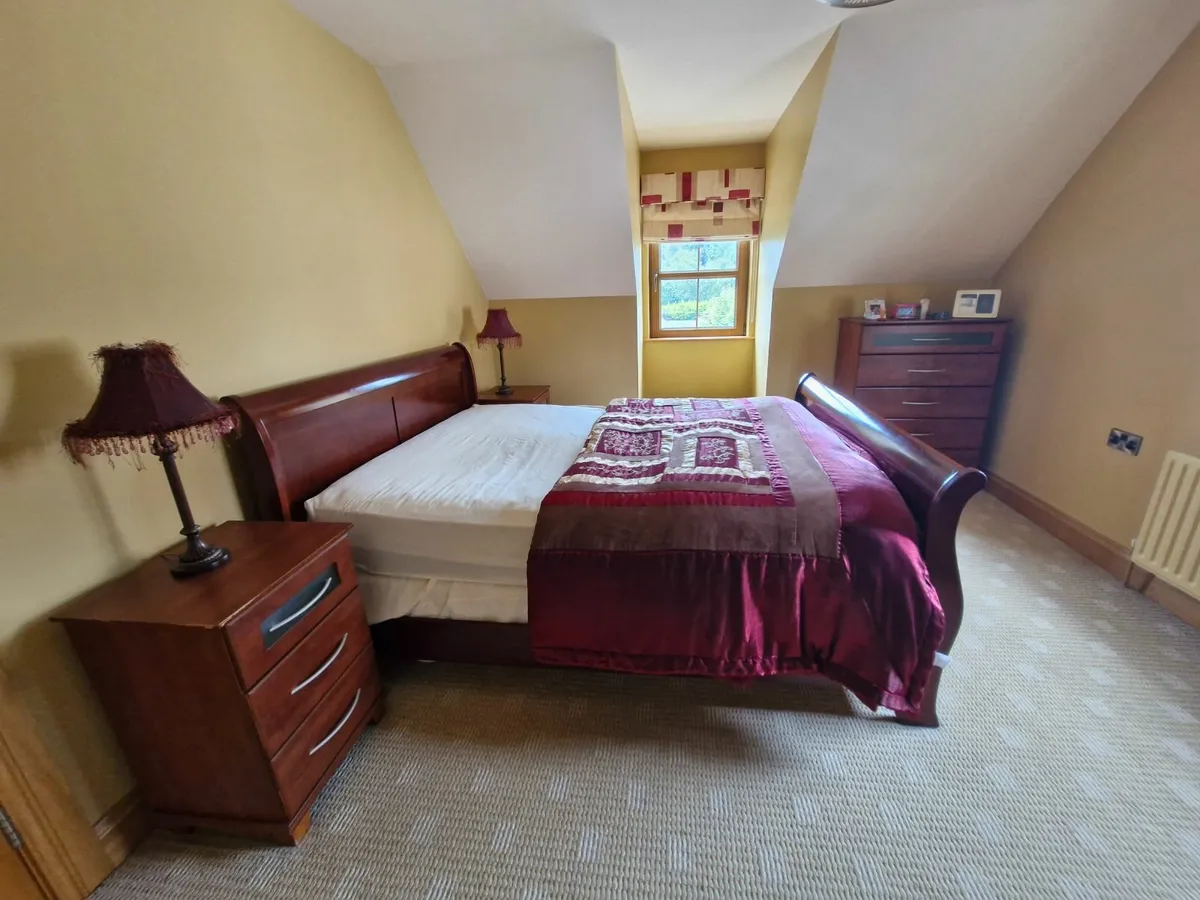 Walnut bedroom furniture set - Image 1