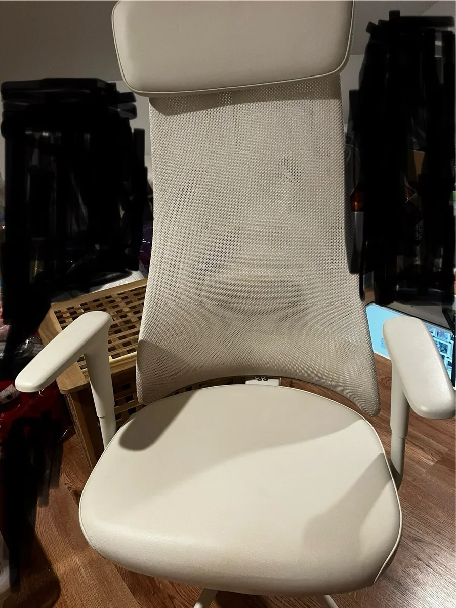 White office chair - Image 1