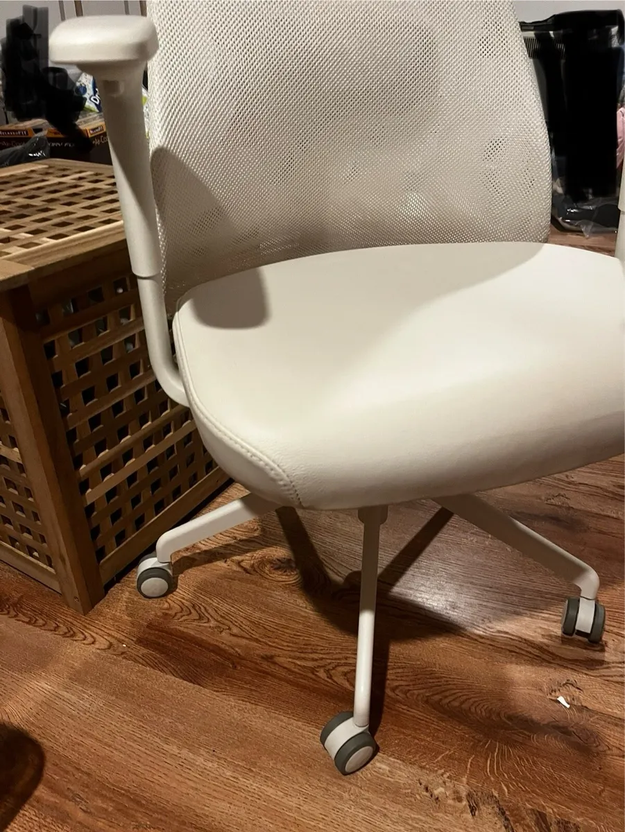 White office chair - Image 2