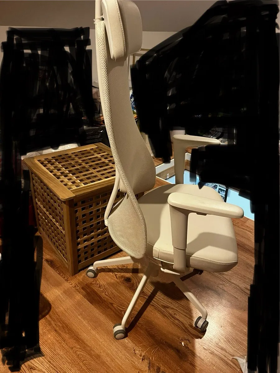 White office chair - Image 3