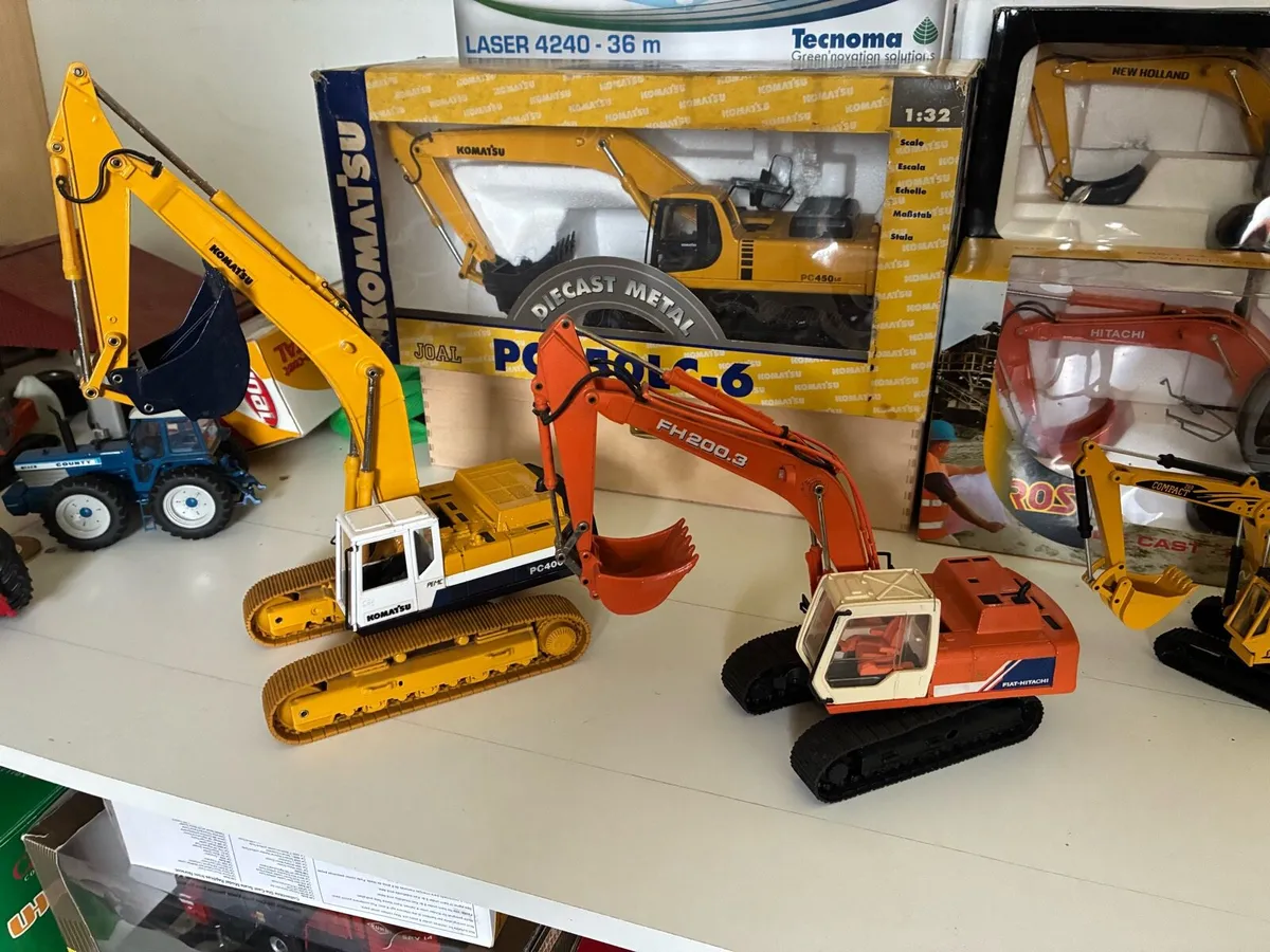 1:32 scale excavators - Image 2