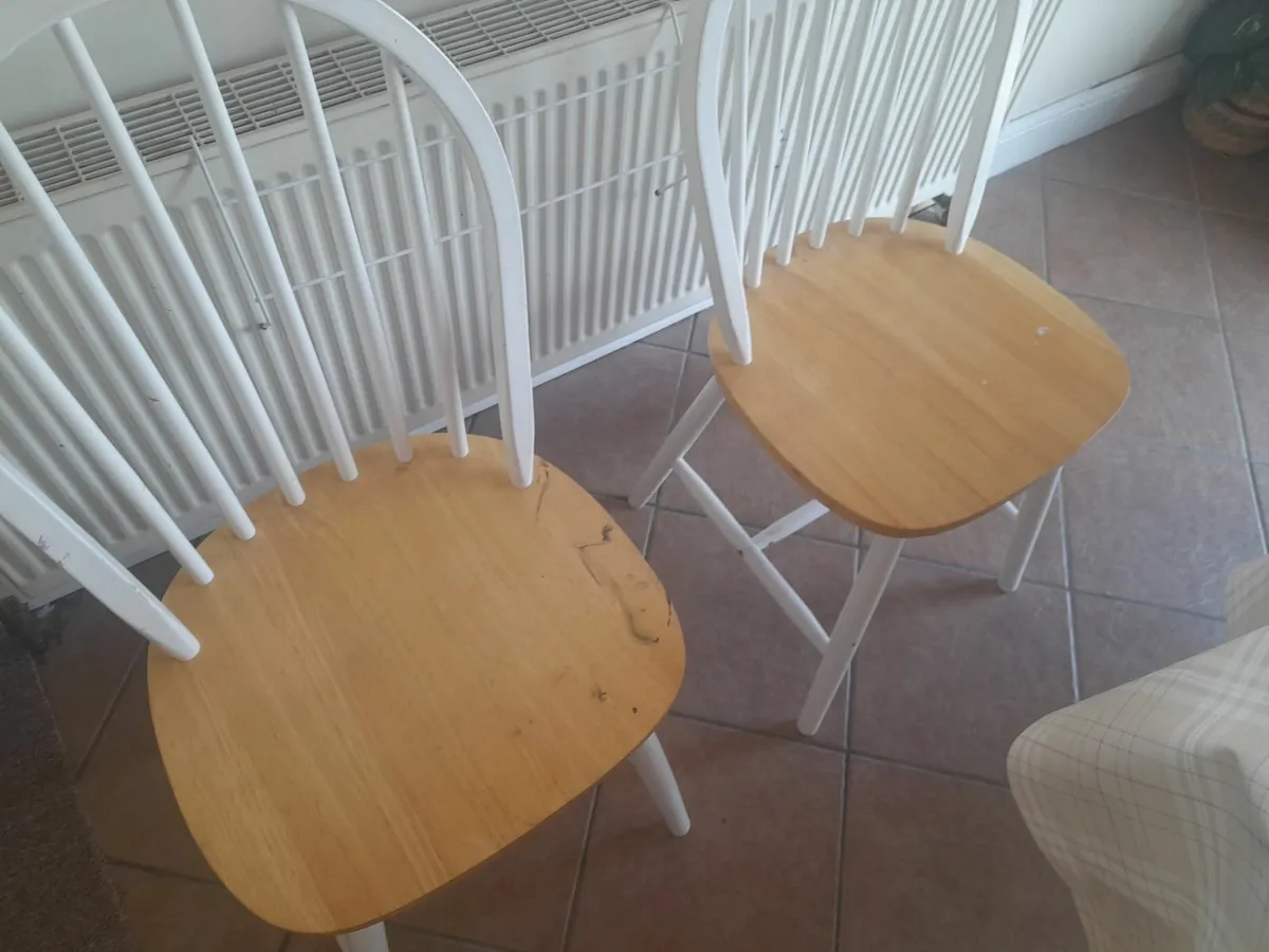 Kitchen table and chairs - Image 2