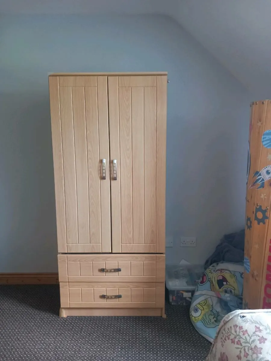 Bed and wardrobe - Image 2