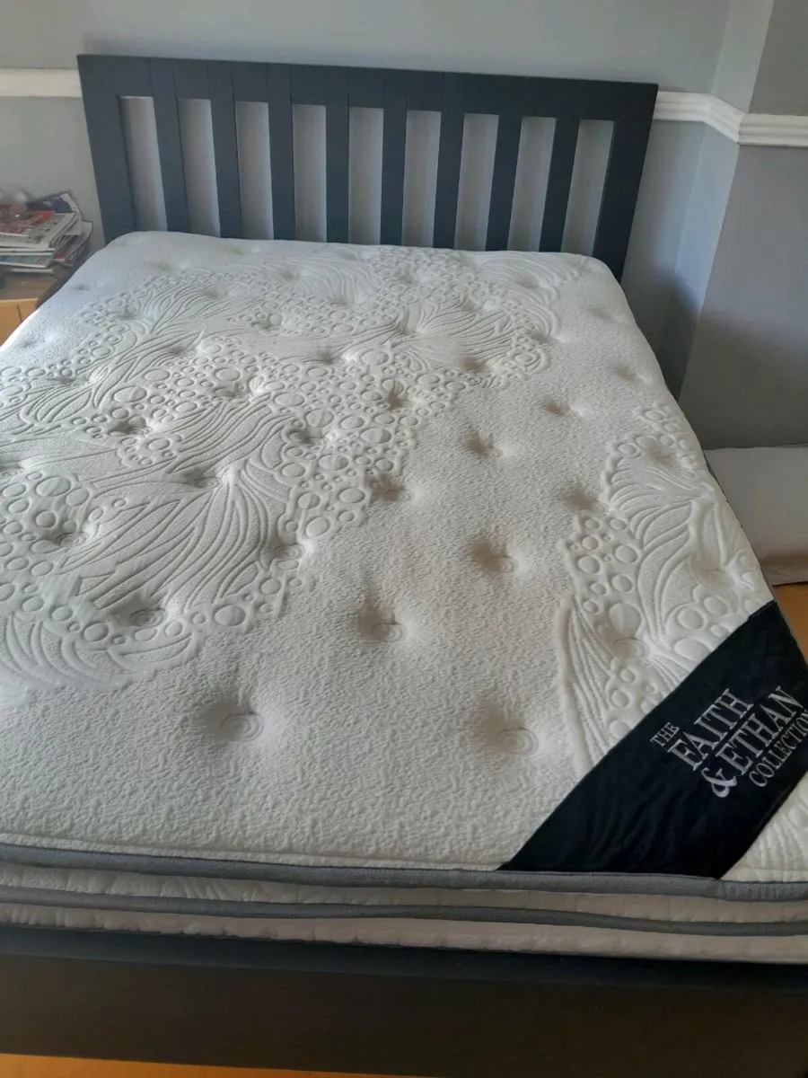 4' 6'' Timber-framed bed - Image 2