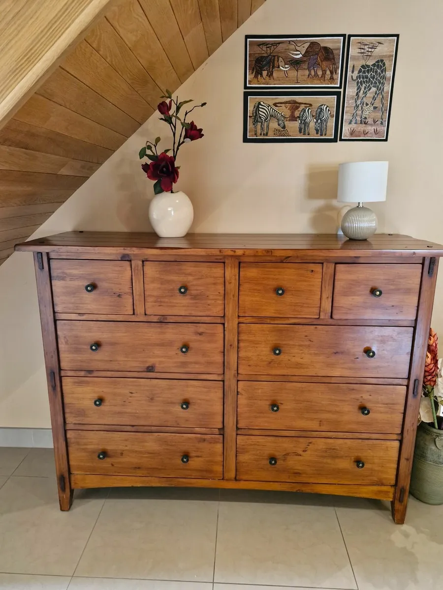 Console table/Dresser - Image 1