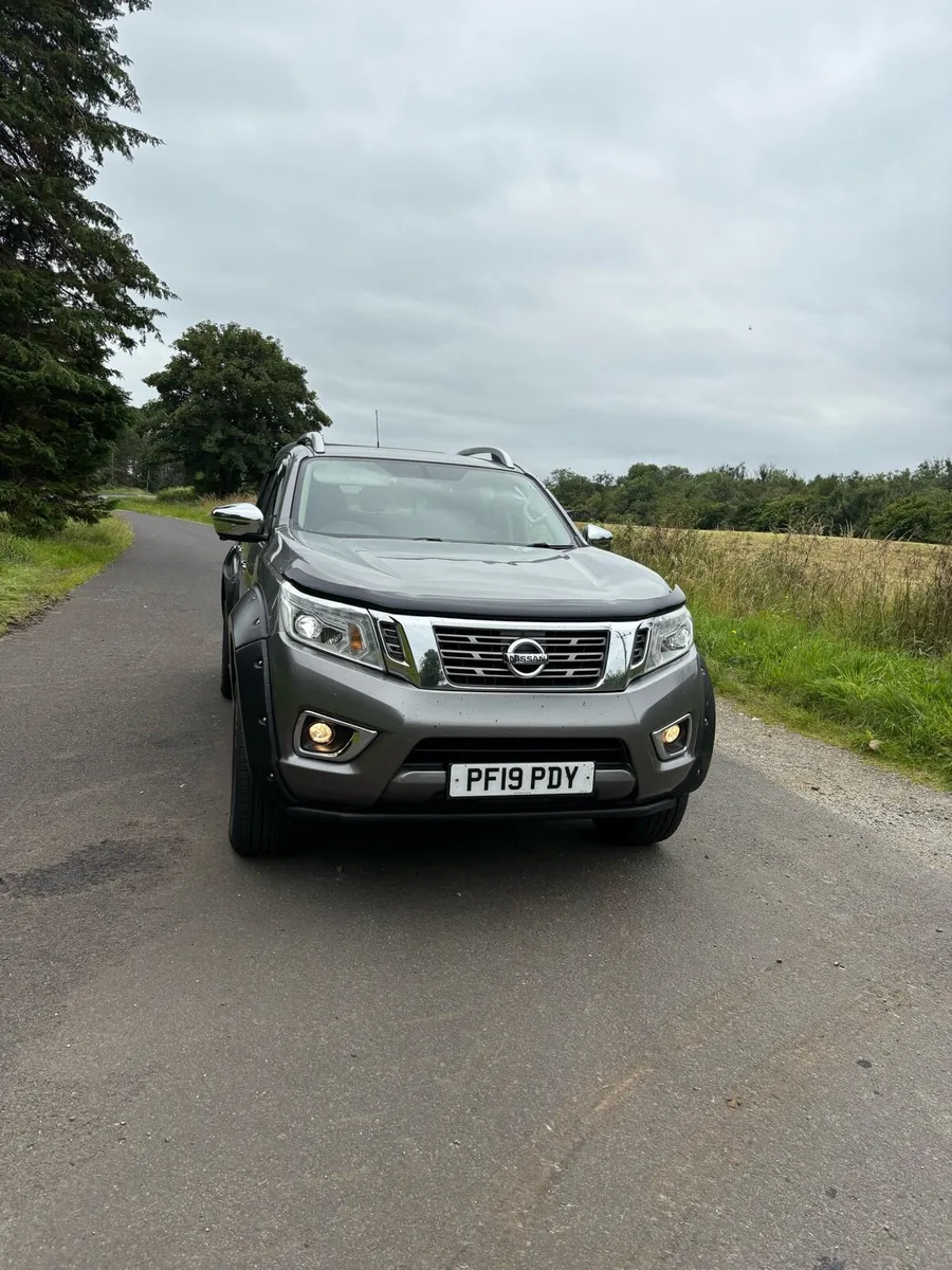 2019 Nissan Navara top spec - Image 2