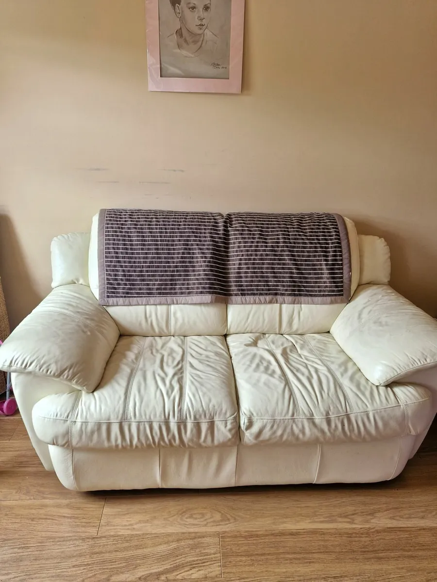Cream leather 3 seater, 2 seater & 1 armchair - Image 3