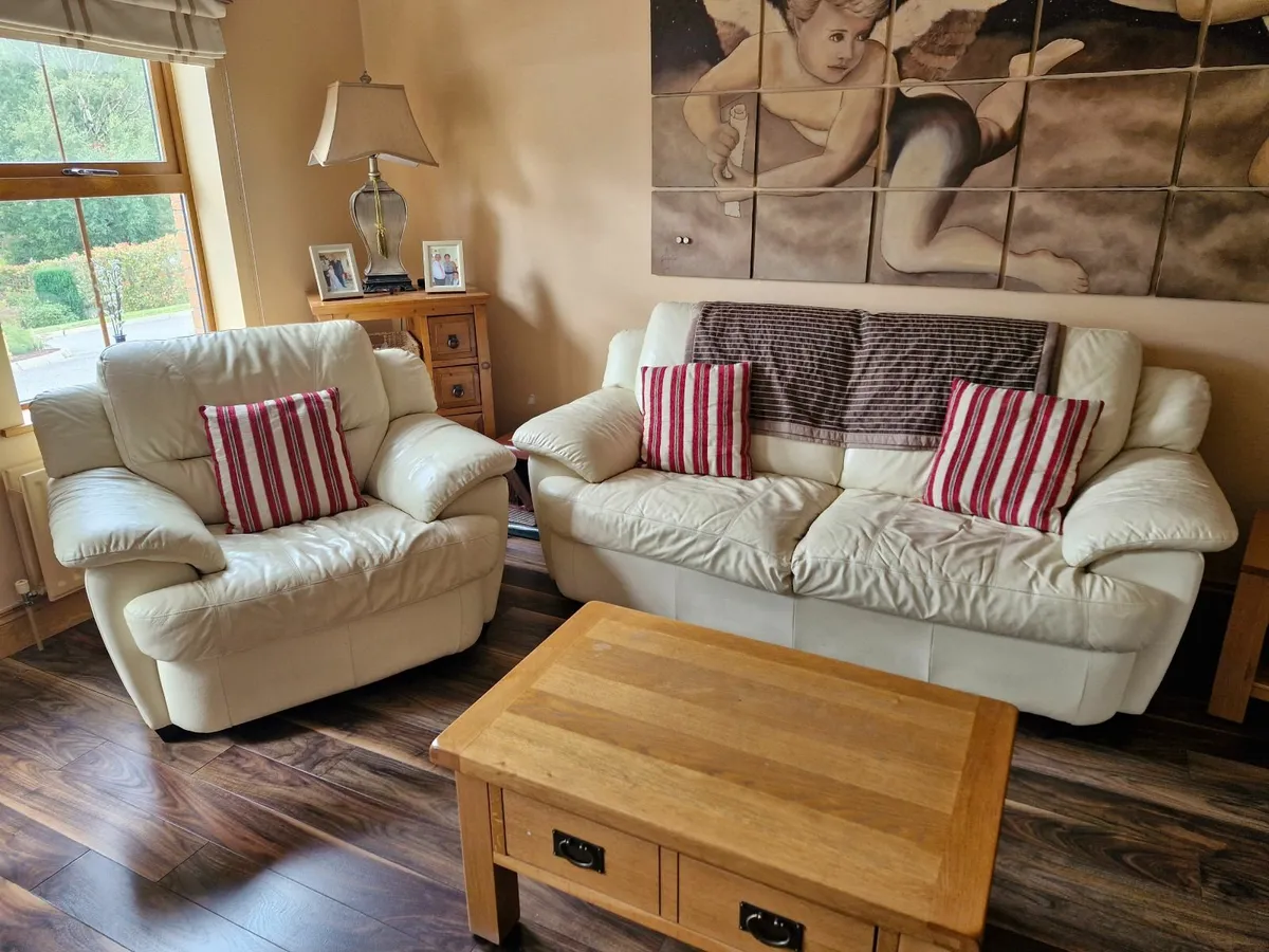 Cream leather 3 seater, 2 seater & 1 armchair - Image 1