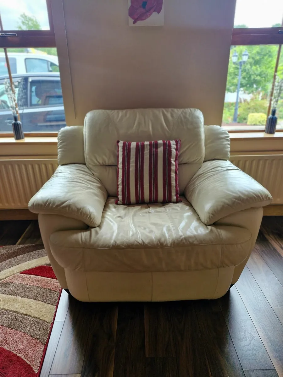 Cream leather 3 seater, 2 seater & 1 armchair - Image 4