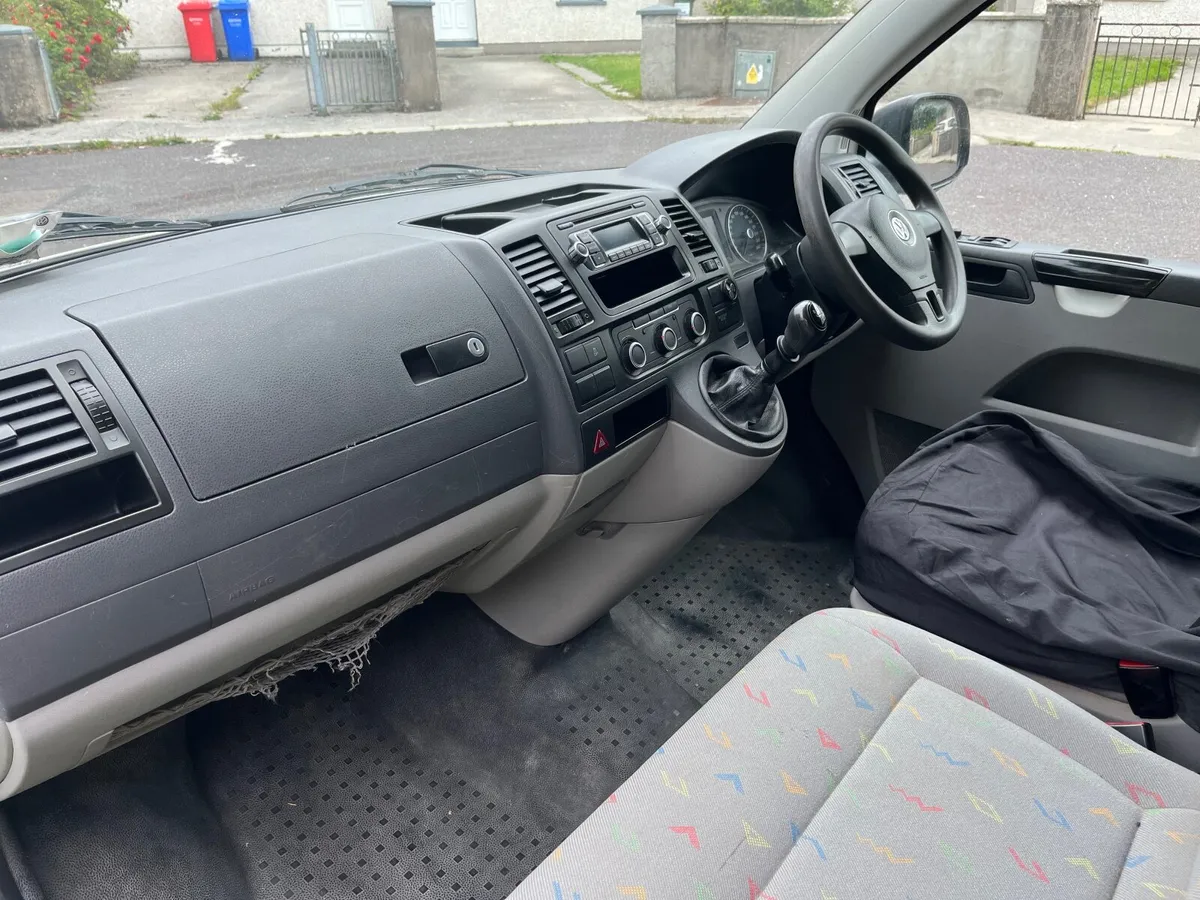 Volkswagen Transporter 2012 - Image 2