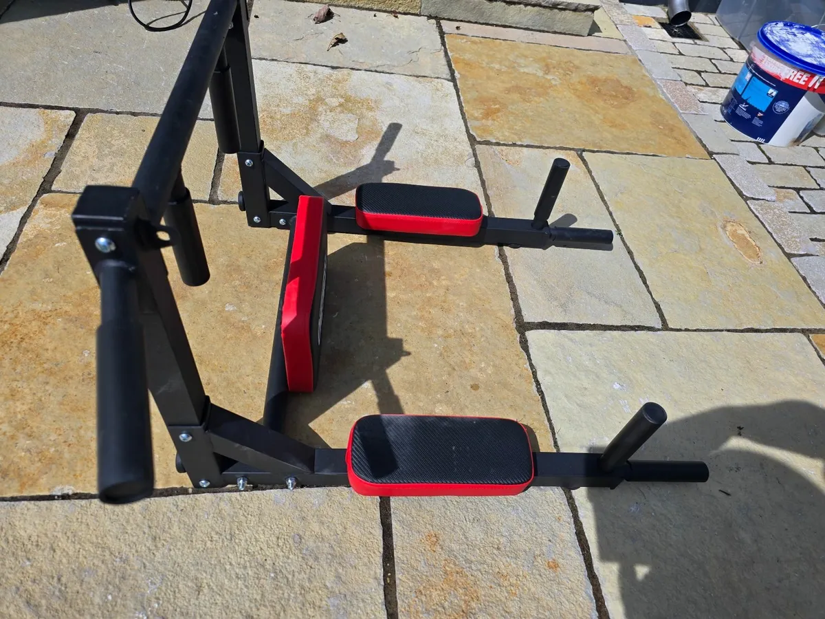 Wall mounted Pull up bar (never used) - Image 3