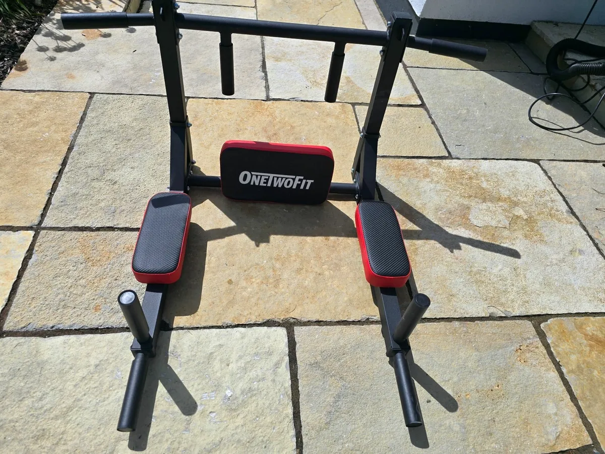Wall mounted Pull up bar (never used) - Image 1