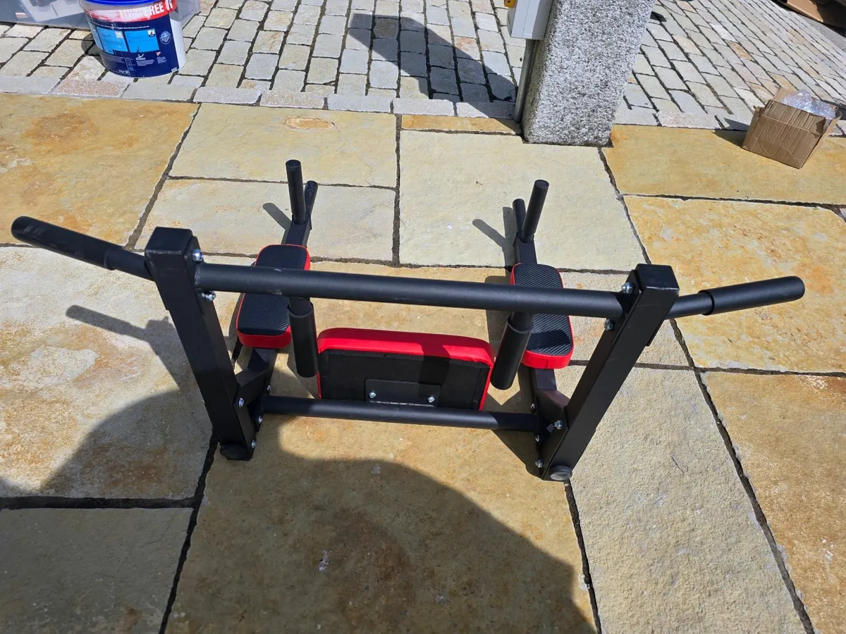 Wall mounted Pull up bar (never used) - Image 4