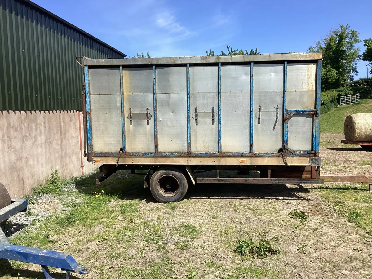 Cattle trailer - Image 1