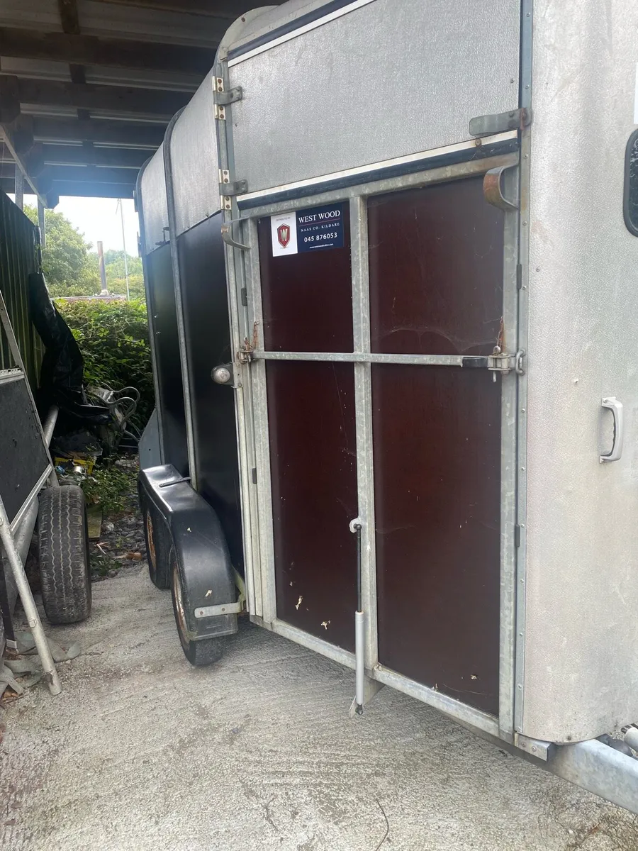 Horse box - Image 1