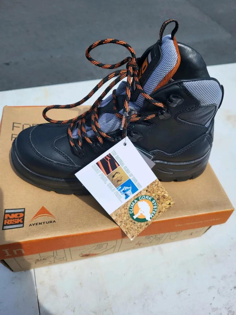 Work boots - Image 1