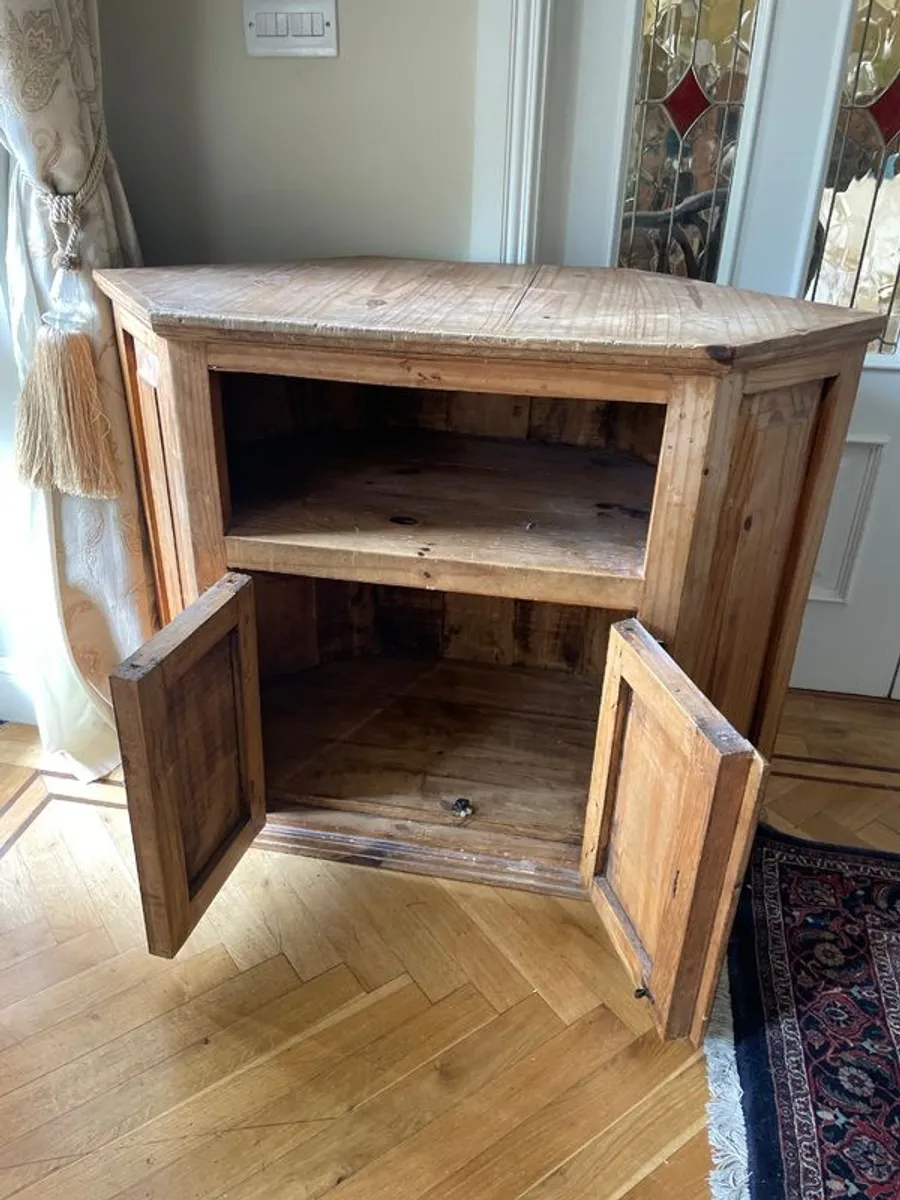 Cabinet - Image 1