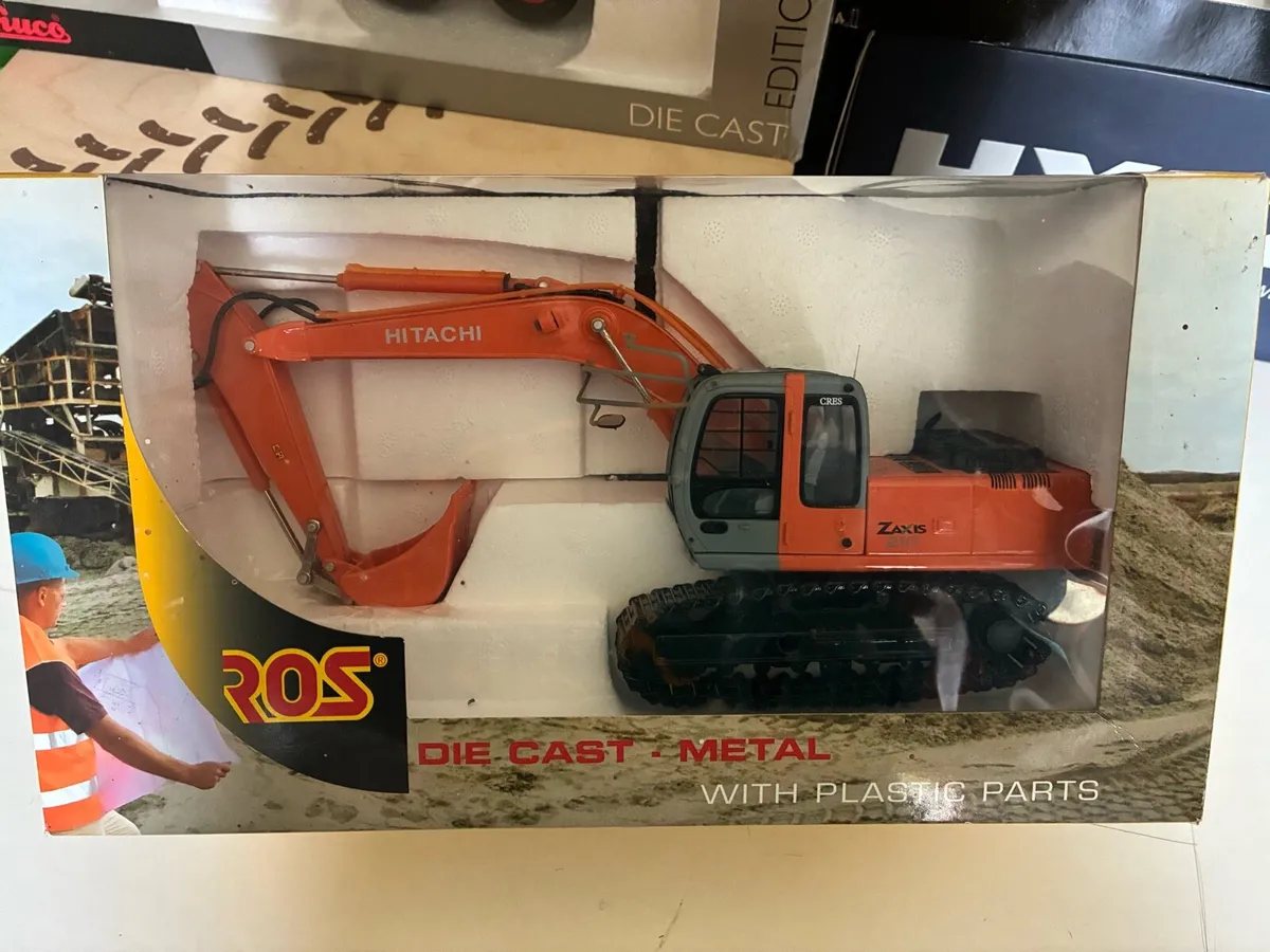 1:32 scale excavators - Image 2