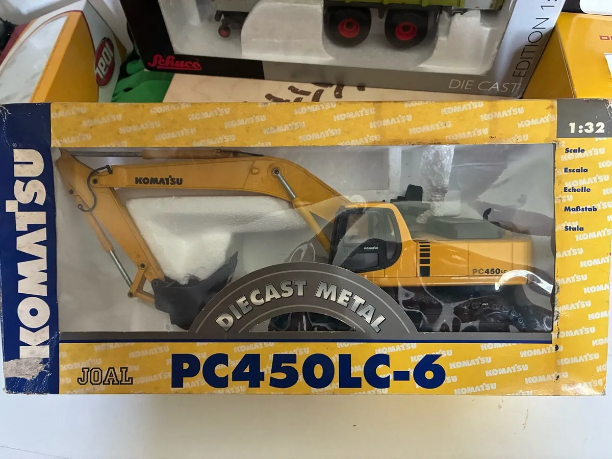 1:32 scale excavators - Image 4