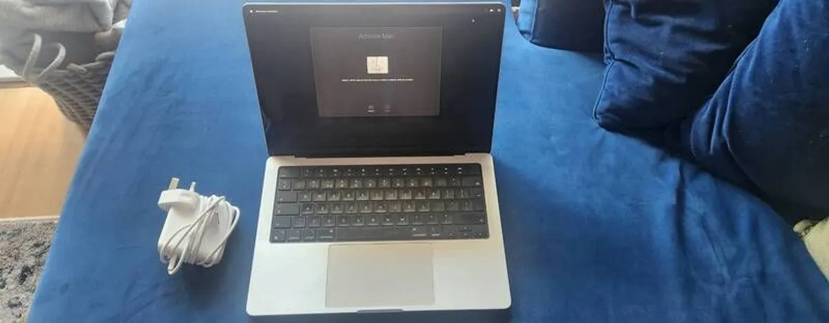 Apple MacBook Pro - Image 2