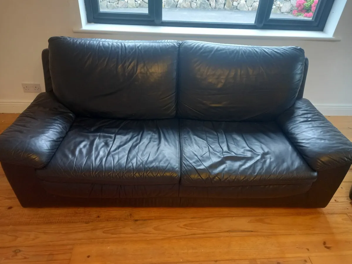 2 seater & 3 seater leather sofas - Image 2