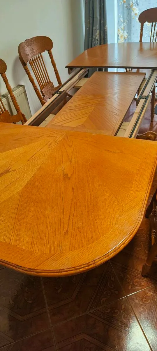 Extendable solid wood dining table and six chairs - Image 3