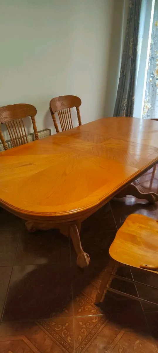 Extendable solid wood dining table and six chairs - Image 4
