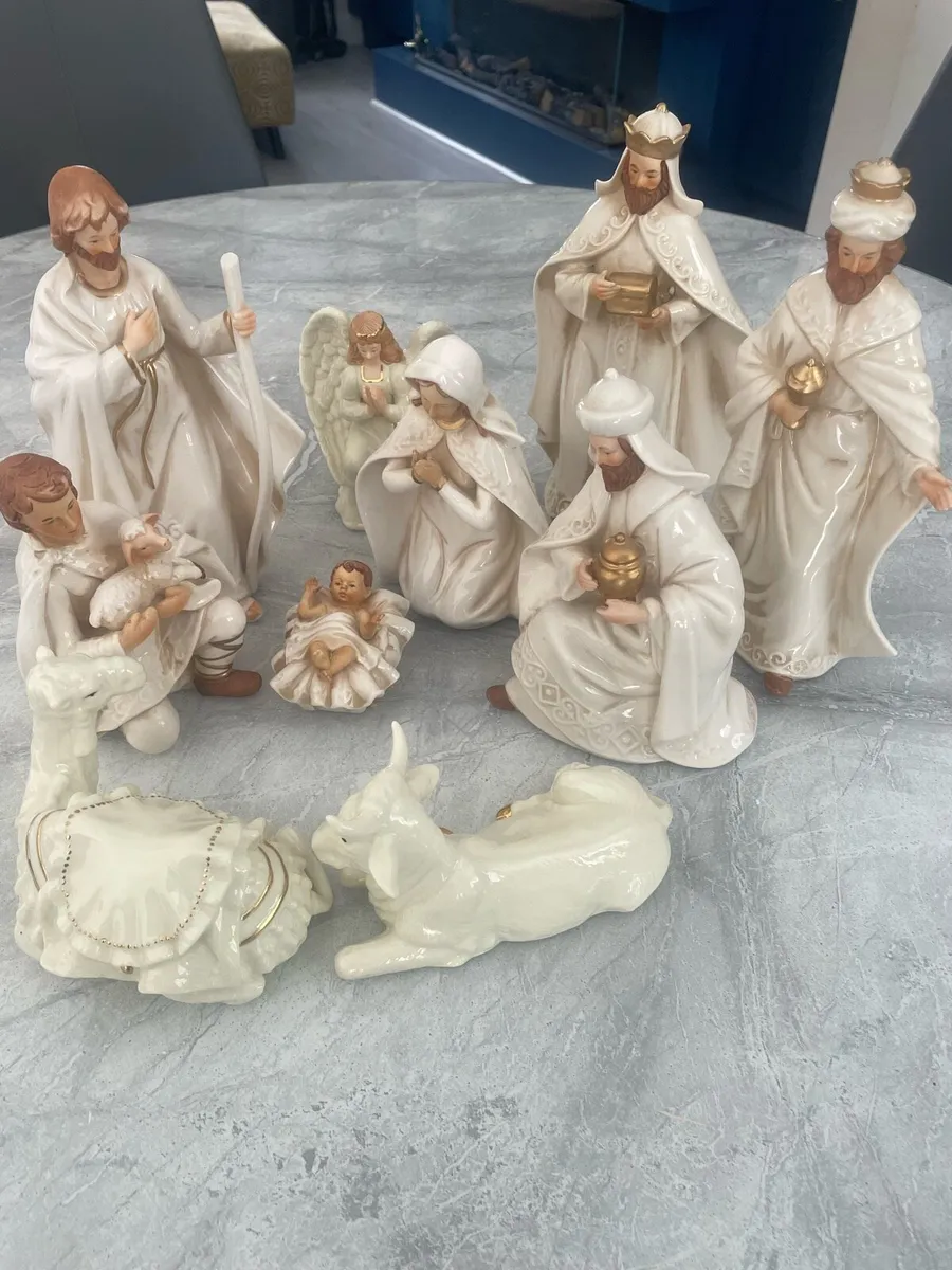 Nativity figurines - Image 1