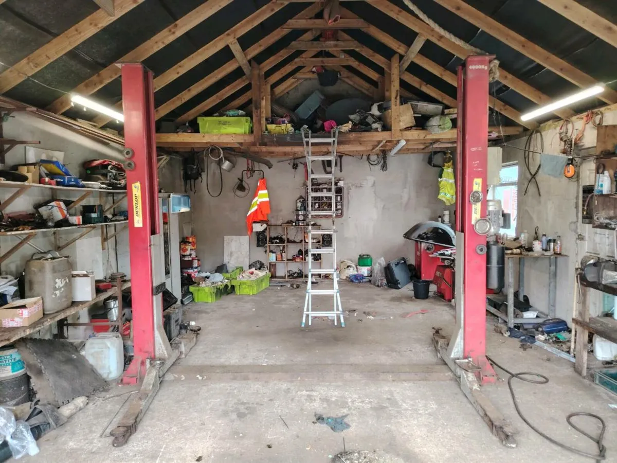2 post car lift 4tonne - Image 1