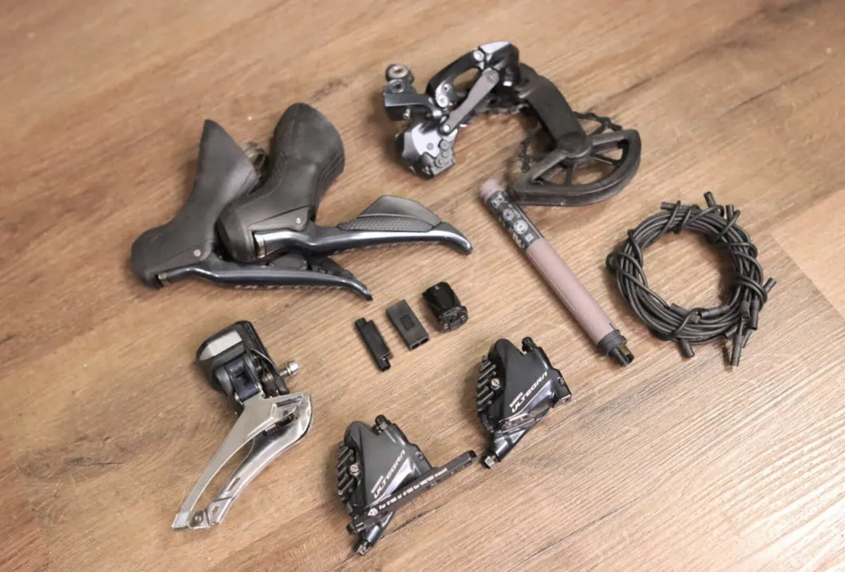 Shimano Ultegra Di2 11 Speed Groupset - Image 1