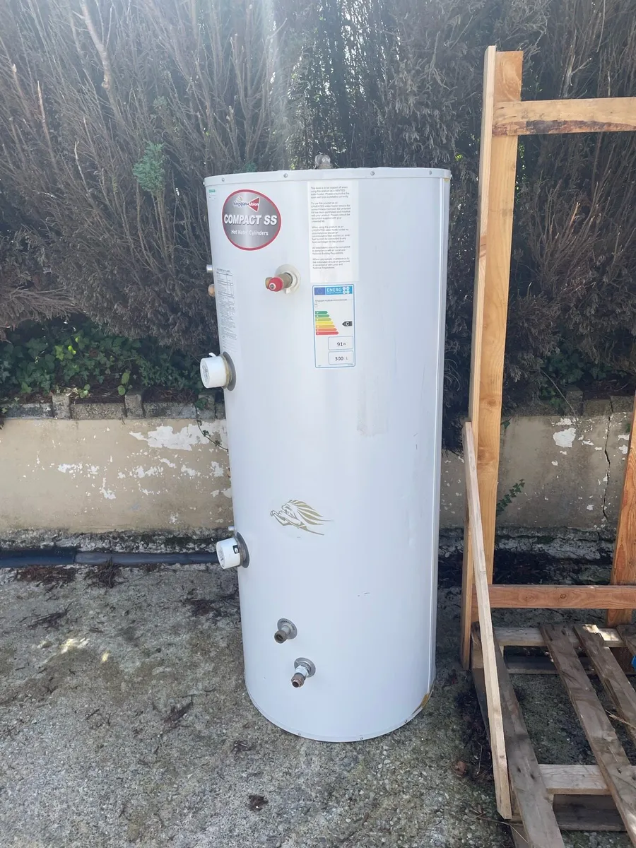 Stainless Steel insulated Cylinder 300L - Image 1