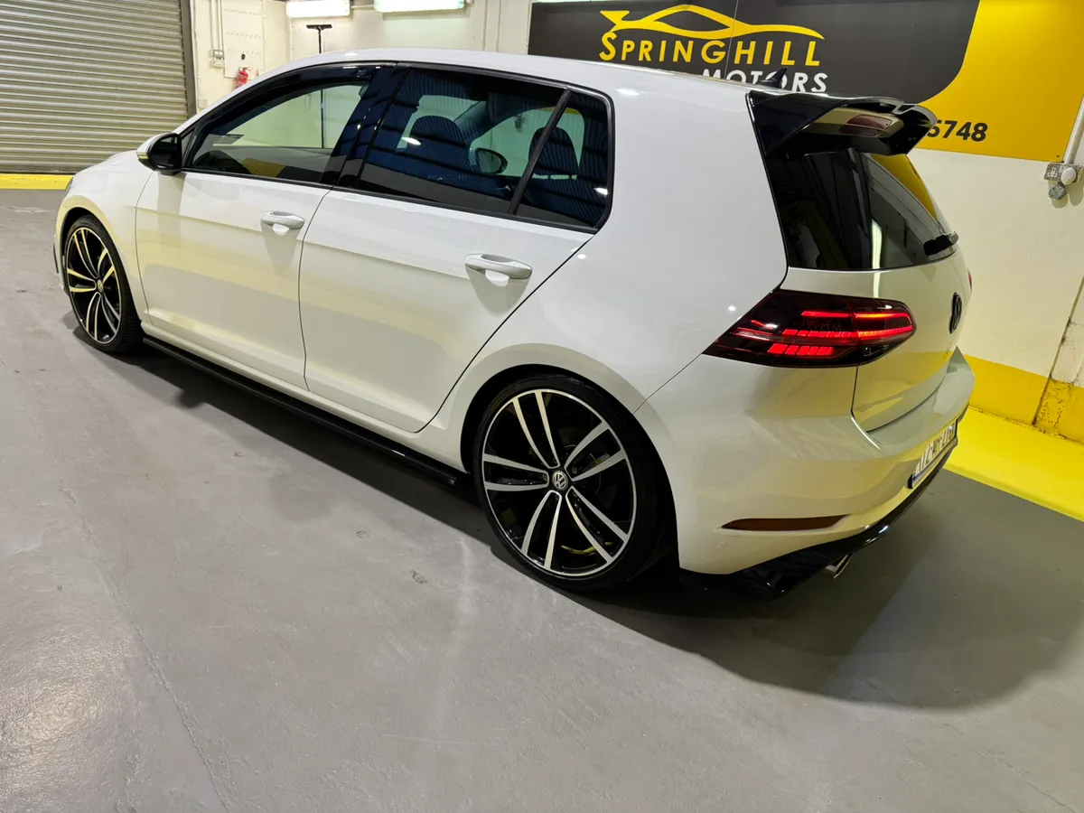2017 Volkswagen Golf 1.4TSi Highline Automatic - Image 4